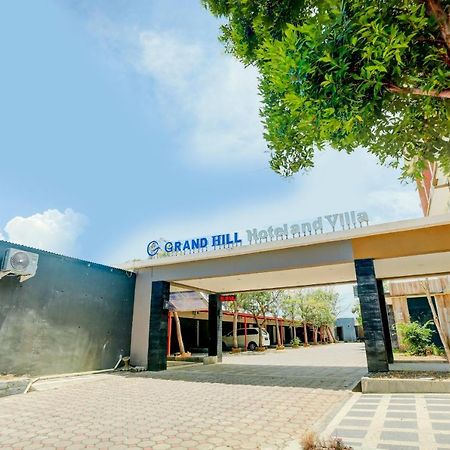 Collection O 90716 Grand Hills Hotel And Resto Banyuwangi  Exterior photo