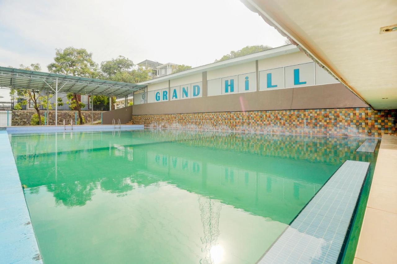 Collection O 90716 Grand Hills Hotel And Resto Banyuwangi  Exterior photo